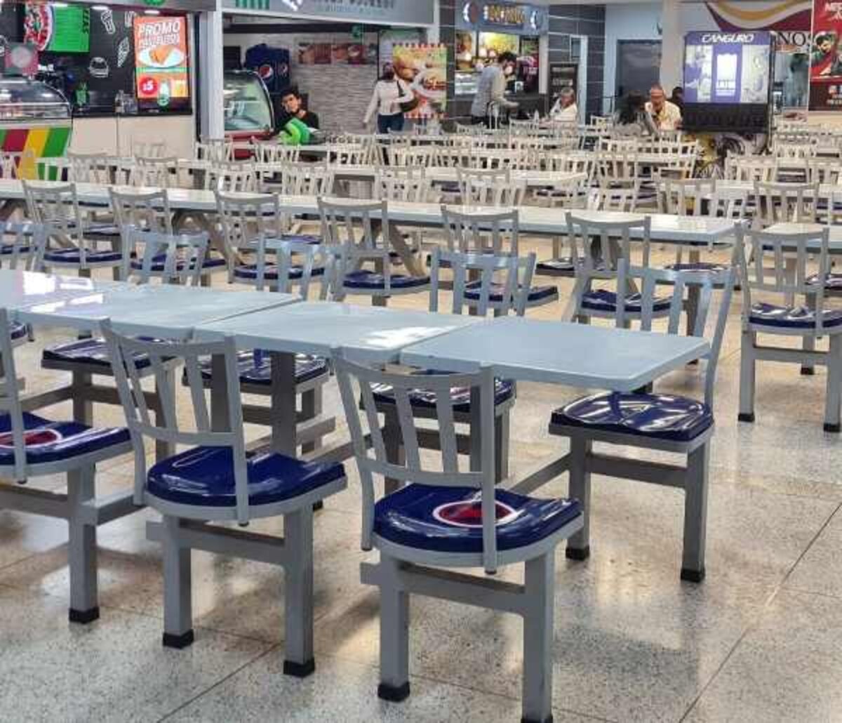 Food court en centro comercial M4